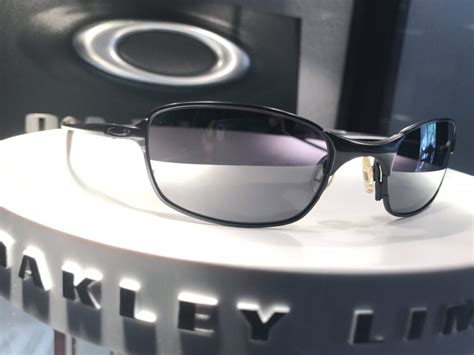 oakley square wire 2.0 size.